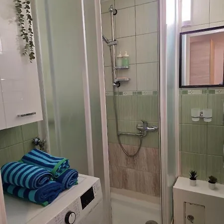 Cozy For 4 With Piano & Self Check-in * Klaipeda