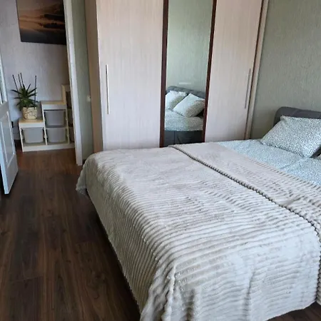Apartment Cozy For 4 With Piano & Self Check-in *